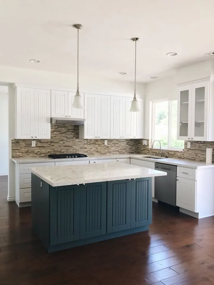 Two-tone kitchen cabinets