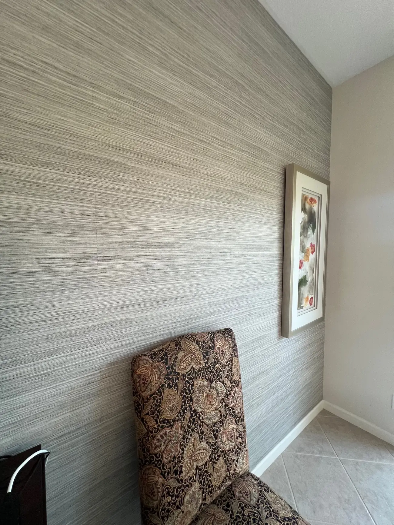 Close-up of faux grasscloth wallcovering wrapping an inside corner with a matched seam